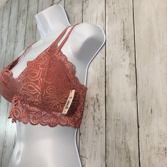 Blake & Co Lace Triangle V-Neck Smock Back Bralette NWT Sz M - Picture 2 of 9